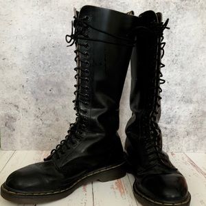 Dr. Martens Vintage Triumph Boots